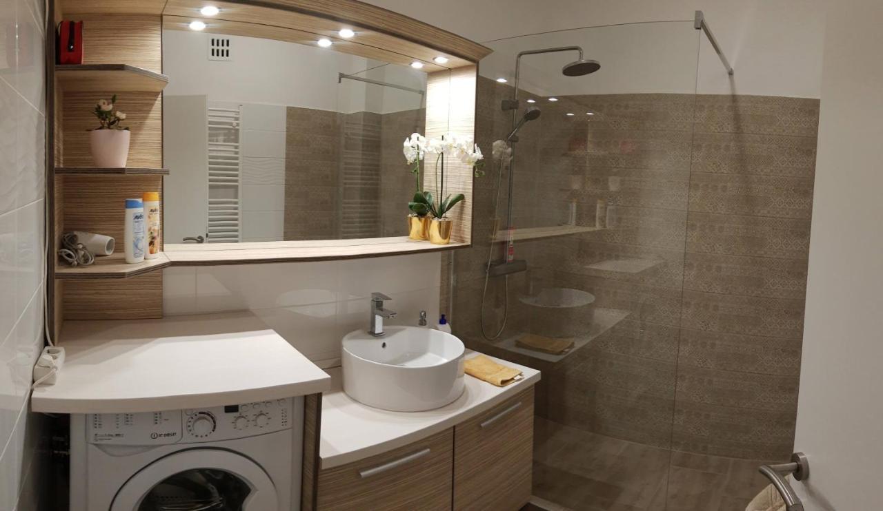 פץ' Fonix Family Apartment A Step From Szechenyi Square מראה חיצוני תמונה